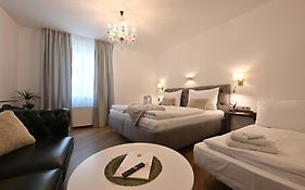 Kaiserstein Palace Apartments